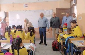 جولة ميدانية لمدير تعليم القاهرة في أول يوم دراسة.. ماذا تابعت داخل المدارس؟