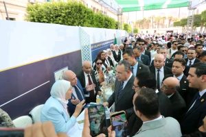 1789811711499 التعليم العالي «أستاذ لكل مصنع».. وزير التعليم العالي يكشف من جامعة القاهرة خطة جديدة لربط التعليم بسوق العمل موقع في الجامعة