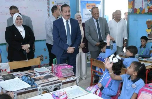 1789897849353 محافظ بورسعيد يتفقد 3 مدارس ومعاهد أزهرية محافظ بورسعيد يتفقد 3 مدارس ومعاهد أزهرية لمتابعة انتظام الدراسة.. ويكافئ الطلاب المتفوقين موقع في الجامعة