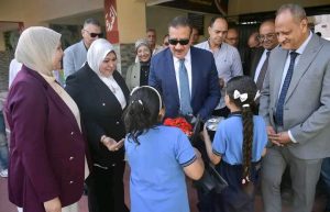 1789897854769 محافظ بورسعيد يتفقد 3 مدارس ومعاهد أزهرية محافظ بورسعيد يتفقد 3 مدارس ومعاهد أزهرية لمتابعة انتظام الدراسة.. ويكافئ الطلاب المتفوقين موقع في الجامعة