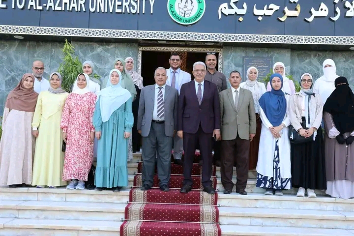 رئيس جامعة الأزهر يعفي أوائل الثانوية الأزهرية من مصروفات