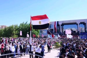 1789899959281 سوهاج تبدأ العام الدراسي الجديد بمراسم تحية العلم بمشاركة حاشدة من الطلاب.. جامعة سوهاج تبدأ العام الدراسي الجديد بمراسم تحية العلم موقع في الجامعة