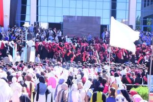 1789902321004 فيلم وثائقي أمام طلاب جامعة سوهاج يوثق رحلة مصر 14 عامًا في دقائق.. فيلم وثائقي أمام طلاب جامعة سوهاج يوثق رحلة مصر من التحديات إلى البناء والتنمية موقع في الجامعة