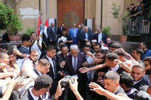 1789912821611 رئيس جامعة الأزهر يتفقد كليات الدراسة ويوجه رسالة استقبال حافل وهدايا للطلاب.. رئيس جامعة الأزهر يتفقد كليات الدراسة ويوجه رسالة مهمة موقع في الجامعة