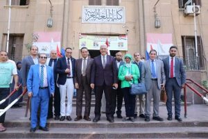 استقبال حافل وهدايا للطلاب.. رئيس جامعة الأزهر يتفقد كليات الدراسة ويوجه رسالة مهمة 2 رئيس جامعة الأزهر يتفقد كليات الدراسة ويوجه رسالة مهمة
