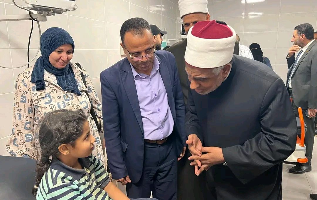 بتوجيهات شيخ الأزهر.. رئيس قطاع المعاهد يطمئن على تلاميذ نور الإسلام بعد الحادث