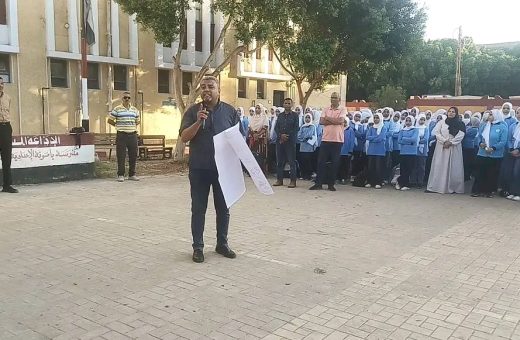 الأخصائي الاجتماعي بالمدرسة، وليد محمد سيد