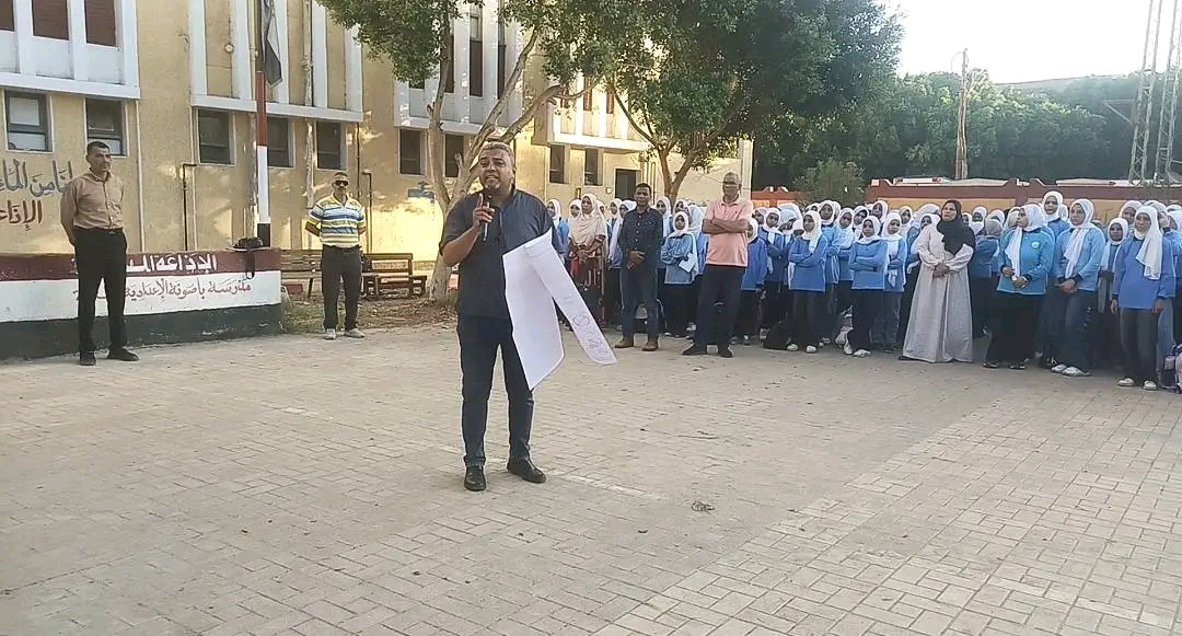 الأخصائي الاجتماعي بالمدرسة، وليد محمد سيد