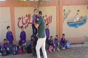 تامر أمين عن معلم قنا الذي حمل طالب من ذوي الهمم: "لقطة بكل اللقطات" 2 تامر أمين عن معلم قنا الذي حمل تلميذًا من ذوي الهمم: «لقطة بكل اللقطات»