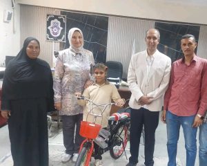 بعد إعادتها 35 ألف جنيه لصاحبها.. طالبة بقنا تحصل على دراجة مكافأة لأمانتها 3 بعد إعادتها 35 ألف جنيه لصاحبها.. «طالبة» بقنا تحصل على دراجة مكافأة لأمانتها