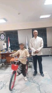 بعد إعادتها 35 ألف جنيه لصاحبها.. طالبة بقنا تحصل على دراجة مكافأة لأمانتها 2 بعد إعادتها 35 ألف جنيه لصاحبها.. «طالبة» بقنا تحصل على دراجة مكافأة لأمانتها