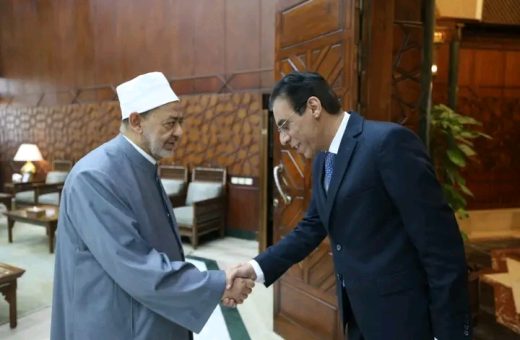 شيخ الأزهر يبحث مع الخارجية تطوير الخدمات القنصلية
