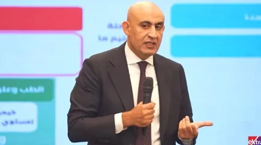 عبد اللطيف عن زيادة أيام الدراسة لـ183 يومًا
