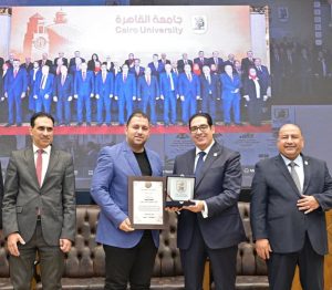 رئيس جامعة القاهرة