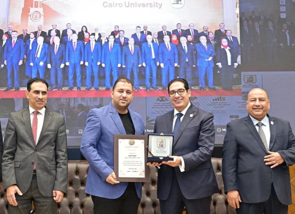 رئيس جامعة القاهرة