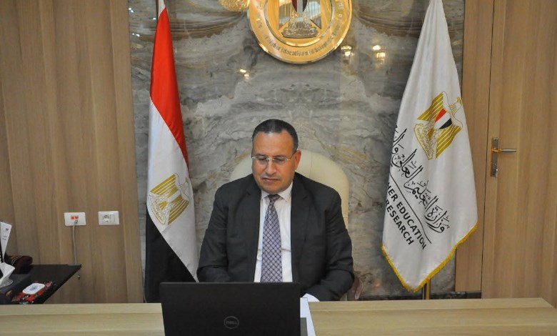 وزير التعليم العالي يوجه بتكثيف الأنشطة الثقافية