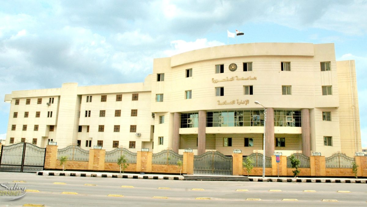 2b6c1ed0 aedc 401e 89c1 7b840ef509d9 رئيس جامعة المنصورة رئيس جامعة المنصورة: نستهدف تحويل مخرجات البحث العلمي إلى تطبيقات ومنتجات وشركات ناشئة موقع في الجامعة