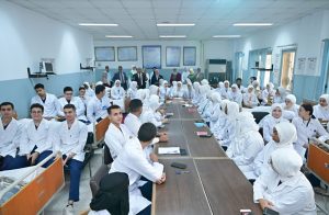 3148ac0b 8171 414f bc14 e35f581971e4 نواب رئيس جامعة القاهرة من الإعلام للحقوق.. نواب رئيس جامعة القاهرة يتفقدون الكليات مع بدء الدراسة موقع في الجامعة