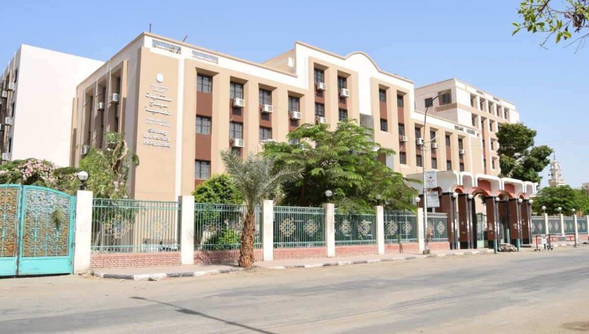 تدخل جراحي عاجل ينقذ شابًا بمستشفيات سوهاج الجامعية