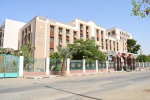 تدخل جراحي عاجل ينقذ شابًا بمستشفيات سوهاج الجامعية