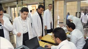 447 نقيب الأطباء: قبول طلاب بمجموع 50% في كليات الطب جريم نقيب الأطباء: قبول طلاب بمجموع 50% في كليات الطب «جريمة».. ومهلة 3 سنوات لإنشاء مستشفيات للجامعات الخاصة موقع في الجامعة