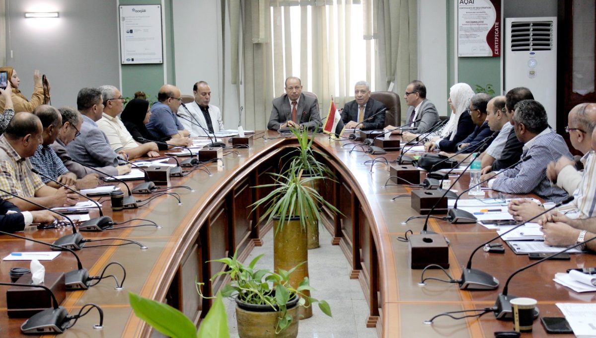 4ae17b58 72aa 4cce 85ef 2d13c7e8a54a رئيس جامعة المنصورة رئيس جامعة المنصورة: رفع كفاءة العاملين ينعكس على جودة القرار وسرعة الإنجاز موقع في الجامعة