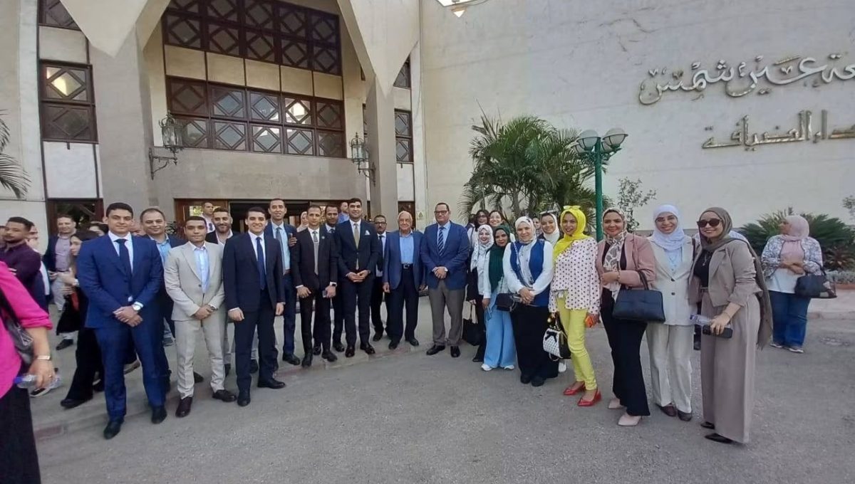 76bd346d 052d 499b b678 62b5a87531ad حقوق عين شمس حقوق عين شمس تبحث تدشين فرع كلية القانون الأهلية وتكرم أعضاء هيئة التدريس موقع في الجامعة