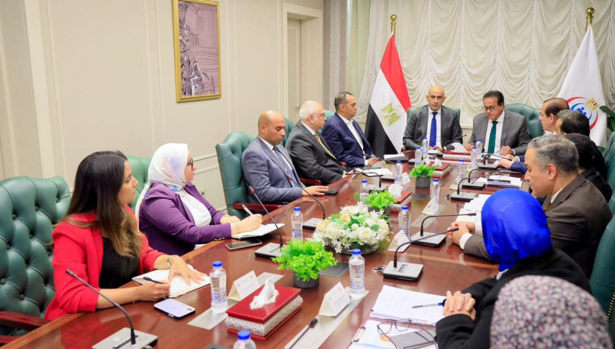 FB IMG 1788281558093 وزيرا الصحة والتعليم يبحثان تطوير مدارس التمريض وزيرا الصحة والتعليم يبحثان تطوير مدارس التمريض والارتقاء بجودة التعليم والتدريب موقع في الجامعة