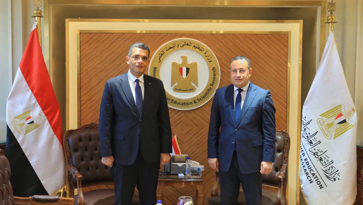 وزير التعليم العالي ومحافظ البحر الأحمر يبحثان دعم التنمية المستدامة وتعزيز التعاون في الطاقة والمياه
