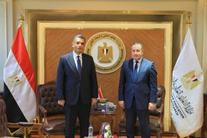 وزير التعليم العالي ومحافظ البحر الأحمر يبحثان دعم التنمية المستدامة وتعزيز التعاون في الطاقة والمياه