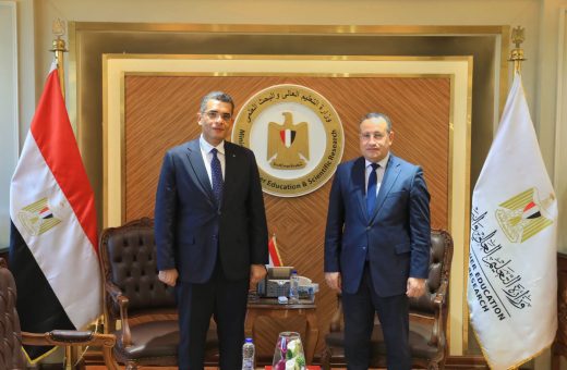 وزير التعليم العالي ومحافظ البحر الأحمر يبحثان دعم التنمية المستدامة وتعزيز التعاون في الطاقة والمياه