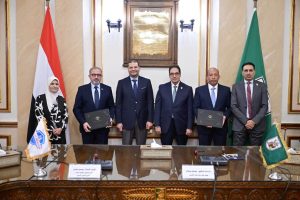 FB IMG 1788505121454 جامعة القاهرة جامعة القاهرة والتأمين الصحي الشامل يوقعان بروتوكولًا لإتاحة خدمات «أبو الريش الياباني» للمنتفعين موقع في الجامعة