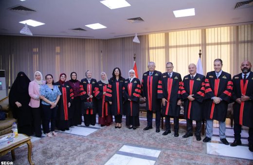 FB IMG 1788622644504 كلية الصيدلة تحتفل بتخرج دفعة 2025 بحضور قيادات جامعة عين شمس.. كلية الصيدلة تحتفل بتخرج دفعة 2025 من برنامج الصيدلة الإكلينيكية موقع في الجامعة