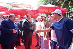 رئيس جامعة القاهرة يتفقد الكشف الطبي للطلاب الجدد.. ويعلن تفاصيل «منصة أثر» و40 ساعة عمل مجتمعي 2 رئيس جامعة القاهرة يتفقد الكشف الطبي للطلاب الجدد.. ويعلن تفاصيل «منصة أثر» و40 ساعة عمل مجتمعي