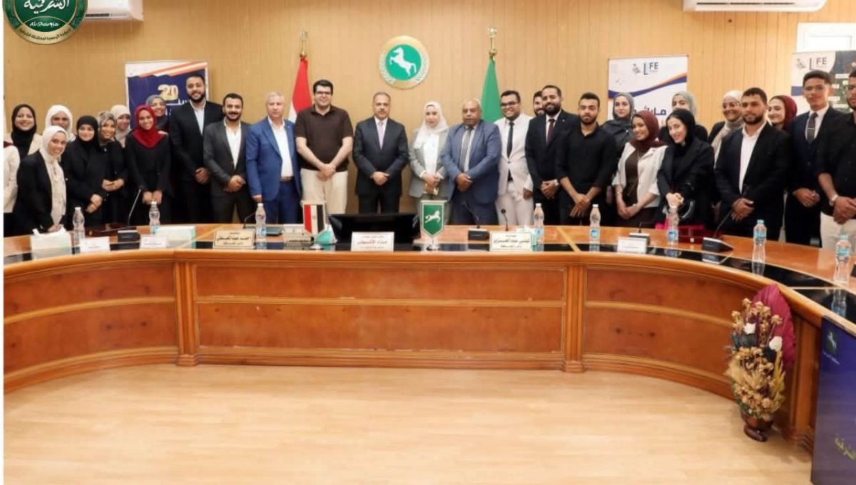 FB IMG 1788791331865 محافظ الشرقية محافظ الشرقية يشهد توزيع 500 حقيبة و1000 زي مدرسي دعمًا للأسر الأولى بالرعاية موقع في الجامعة