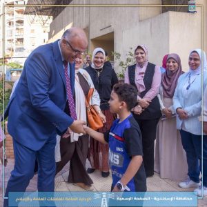 محافظ الإسكندرية يسلّم مستلزمات مدرسية لـ9500 أسرة