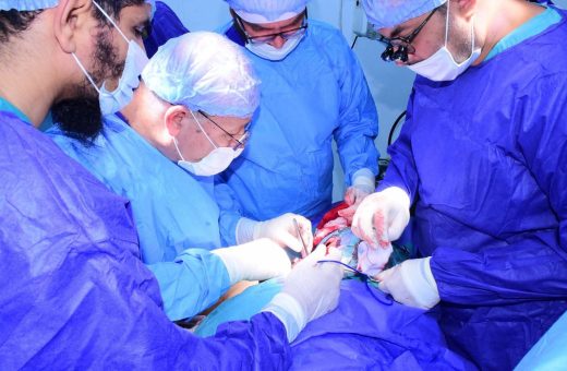 FB IMG 1789049707927 قصر العيني يعلن تطوير الإرشاد الأكاديمي استغرقت 6 ساعات.. رئيس جامعة سوهاج يجري جراحة ميكروسكوبية معقدة لشاب أصيب بشلل كامل موقع في الجامعة
