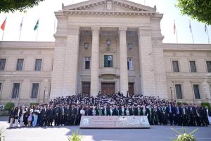 FB IMG 1789230277923 علاج طبيعي جامعة القاهرة تحتفي بخريجي الدفعة الـ60 دفعة جديدة تبدأ رحلة المهنة.. علاج طبيعي جامعة القاهرة تحتفي بخريجي الدفعة الـ60 لعام 2025 موقع في الجامعة