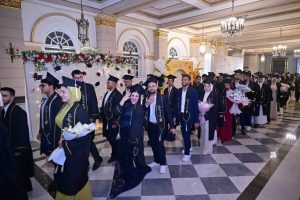 FB IMG 1789230279810 علاج طبيعي جامعة القاهرة تحتفي بخريجي الدفعة الـ60 دفعة جديدة تبدأ رحلة المهنة.. علاج طبيعي جامعة القاهرة تحتفي بخريجي الدفعة الـ60 لعام 2025 موقع في الجامعة