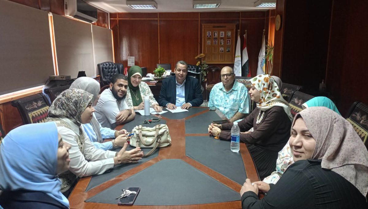 FB IMG 1789382589676 معهد الدراسات والبحوث البيئية معهد الدراسات والبحوث البيئية يناقش خطة التدريب وتطوير البرامج الأكاديمية موقع في الجامعة