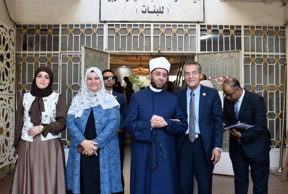 FB IMG 1789403862507 وزير الأوقاف يشهد مناقشة ماجستير لباحثة من ذوي الهمم وزير الأوقاف يشهد مناقشة ماجستير لباحثة من ذوي الهمم.. ويؤكد دعم المرأة وتمكين أصحاب الهمم موقع في الجامعة