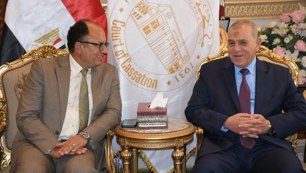 FB IMG 1789482144382 تعاون بين مجلس القضاء الأعلى وجامعة حلوان الأهلية بروتوكول تعاون بين مجلس القضاء الأعلى وجامعة حلوان الأهلية.. منح ودراسات عليا وبرامج تدريبية  موقع في الجامعة