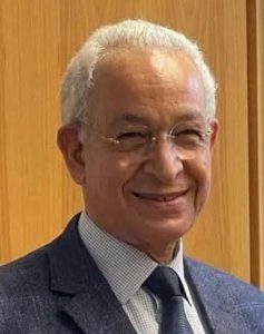 FB IMG 1789565495746 وزير التعليم العالي يهنئ الدكتور هاني هلال وزير التعليم العالي يهنئ الدكتور هاني هلال بمناسبة منحه وسام الاستحقاق الوطني الفرنسي موقع في الجامعة