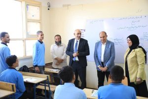 وزير التعليم يتابع الاختبار القبلي لطلاب الصف