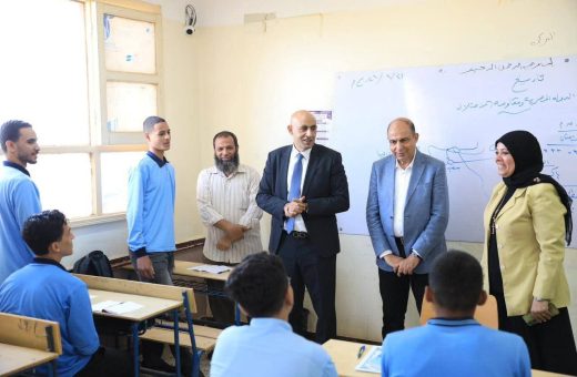 وزير التعليم يتابع الاختبار القبلي لطلاب الصف