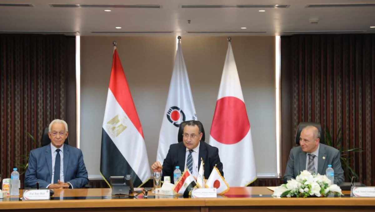 FB IMG 1790087916994 وزير التعليم العالي يتفقد الجامعة المصرية اليابانية وزير التعليم العالي يتفقد الجامعة المصرية اليابانية ويكشف أحدث مشروعاتها التعليمية والبحثية موقع في الجامعة