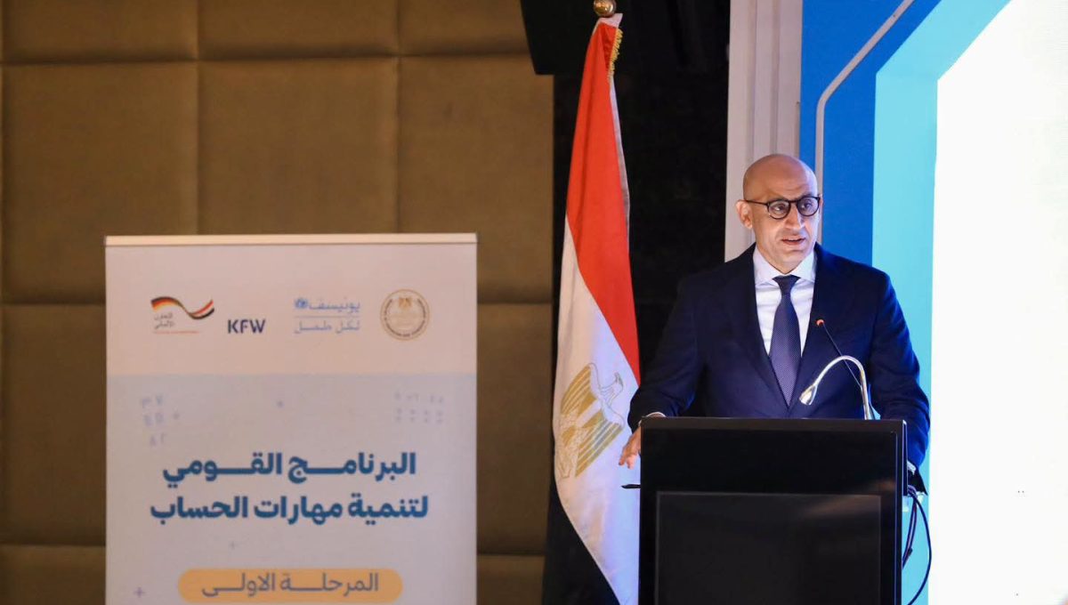 FB IMG 1790246243702 وزير التعليم من القراءة إلى الحساب.. وزير التعليم يعلن إطلاق مرحلتين جديدتين لتنمية مهارات الطلاب في 10 محافظات موقع في الجامعة