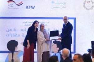FB IMG 1790246250510 وزير التعليم من القراءة إلى الحساب.. وزير التعليم يعلن إطلاق مرحلتين جديدتين لتنمية مهارات الطلاب في 10 محافظات موقع في الجامعة