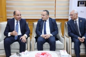 وزير التعليم العالي يصل جامعة المنيا