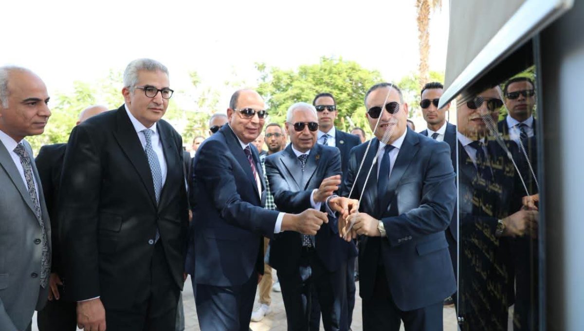 وزير التعليم العالي يفتتح المدينة الرياضية ويتفقد 4 مستشفيات
